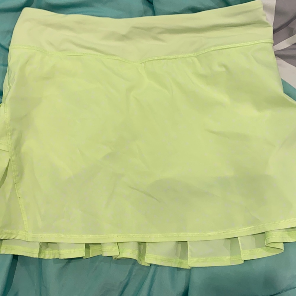 lulu lemon size 6 yellowish green